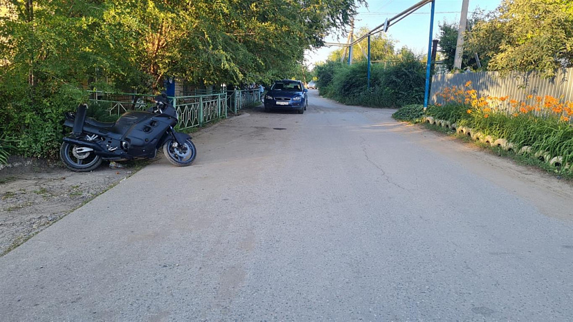 Под Саратовом лихач на мотоцикле врезался в забор