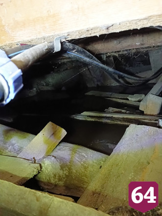 В Саратове из-за коммунальной аварии затопило двор и подвал дома