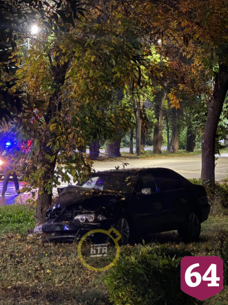 Женщина пострадала в аварии с «БМВ» в Саратовской области