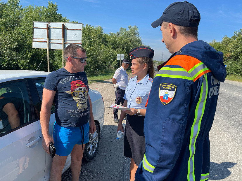 Саратовские автоинспекторы предлагали водителям выспаться 
