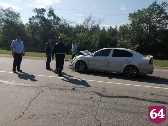 Пятеро мужчин покалечились в утреннем ДТП под Саратовом