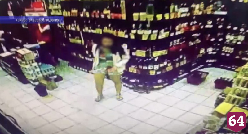 Девушка потратила все деньги с чужой карты в магазинах и попала на видео