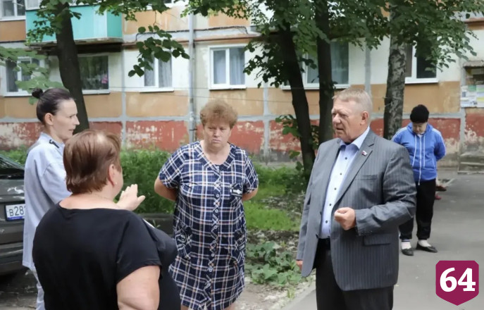 Депутат Госдумы договорился о ремонте дороги до школы под Саратовом