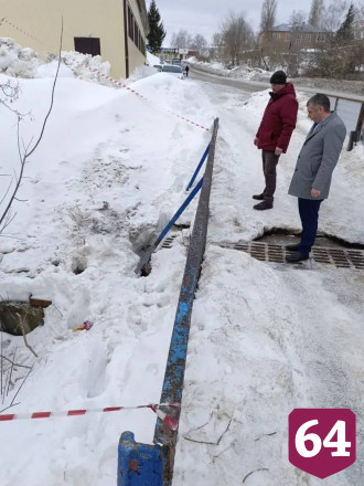 В Саратовской области спасли провалившегося под мост ребенка