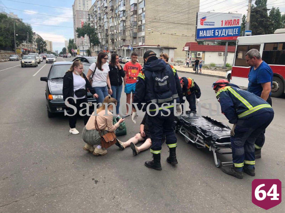 В Саратове неадекватный водитель «Лады» задавил пожилую женщину 