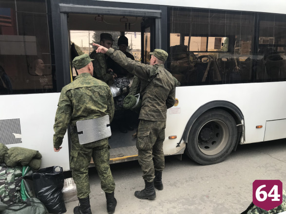 В Саратове мобилизованных провожали целыми семьями 