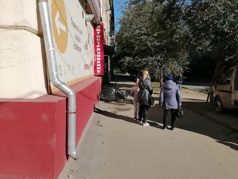 На улице Саратова умер мужчина с забинтованной головой