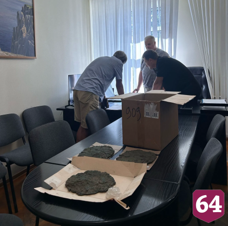Саратовец нашел на дачном участке слитки и принес в музей