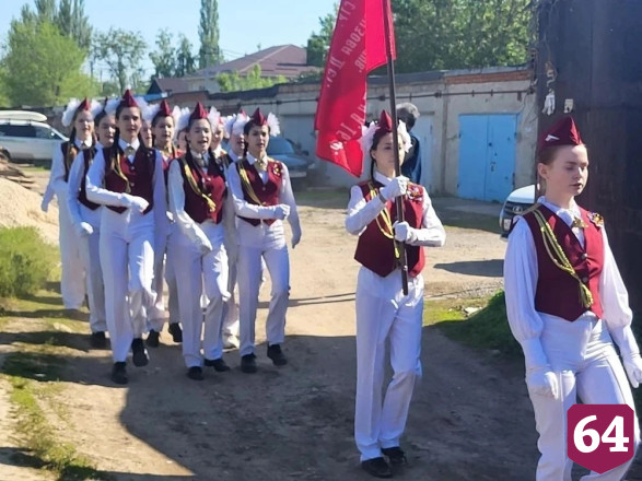 В Энгельсе с Днем Победы поздравили стрелка Великой Отечественной войны