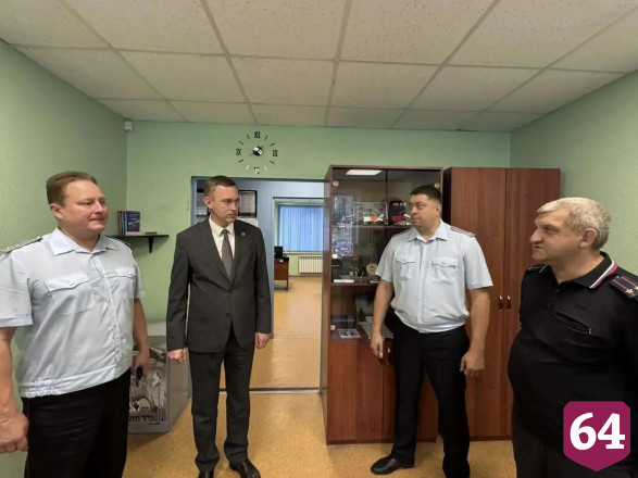 В участковом пункте полиции в Энгельсе заменили окна и радиаторы