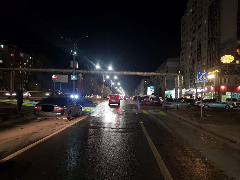 Иномарка сбила девушку на Тархова