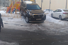 В Саратове автохам бросил кроссовер на детской площадке 