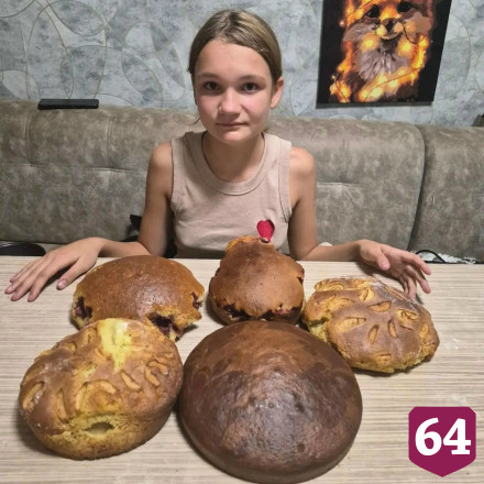 Школьница из Саратовской области испекла пироги бойцам спецоперации 