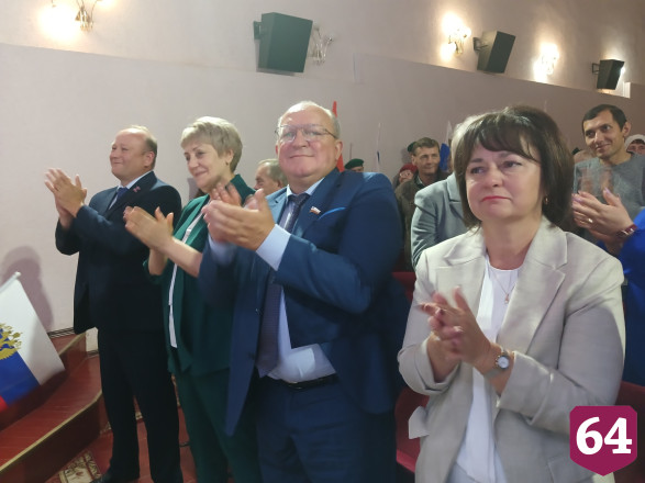 Жители саратовского поселка юбилей района посвятили участникам СВО