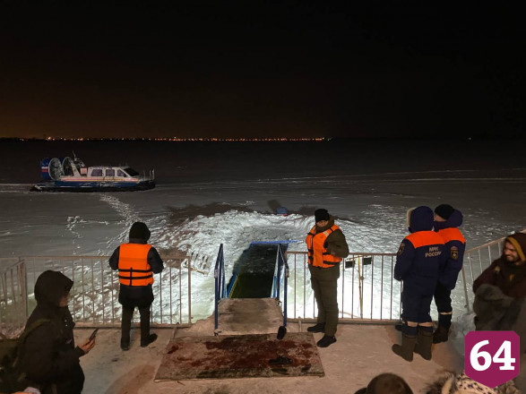 Жители Саратова назвали крещенские купания профилактикой коронавируса