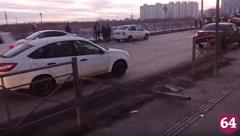 В Саратове столкнулись 5 автомобилей