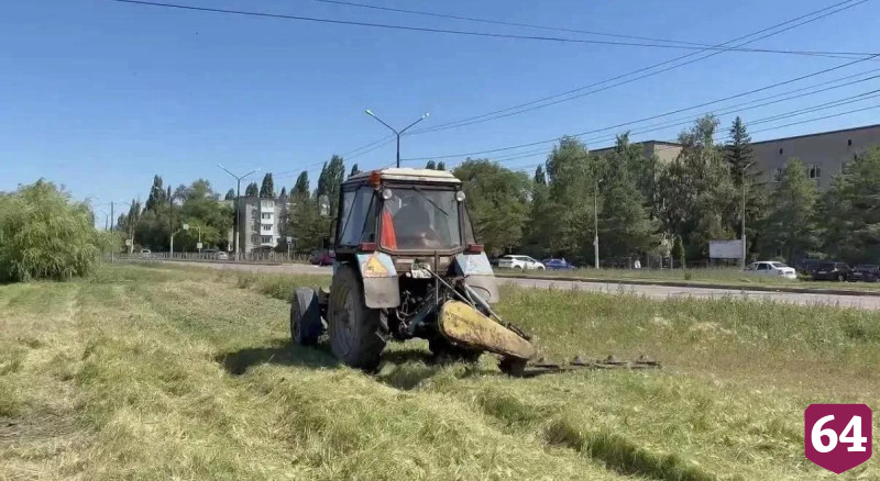 В Энгельсском районе усилили контроль за покосом травы и состоянием дорог у школ