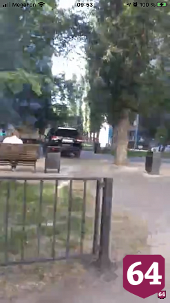 Автохама оштрафовали за проезд по тротуару в центре Саратова