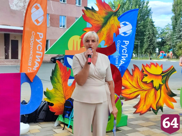 Саратовская ГЭС подарила школьникам города Балаково «Чемодан добра» и новую мебель в кабинет информатики