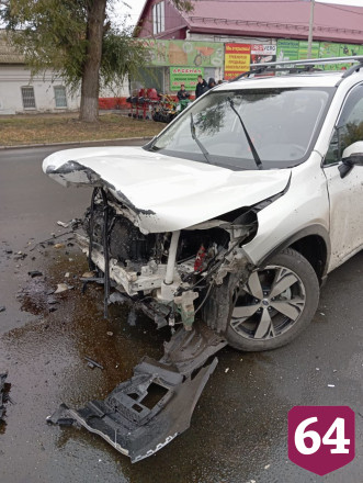 Спасатели деблокировали мужчину из покореженного автомобиля