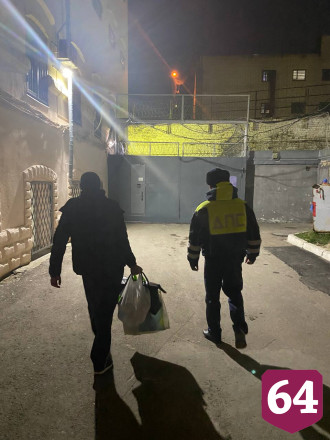 Саратовца арестовали на 12 суток за тонировку и неоплаченные штрафы