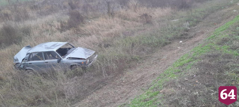 Водитель опрокинул «Жигули» в кювет и попал в больницу