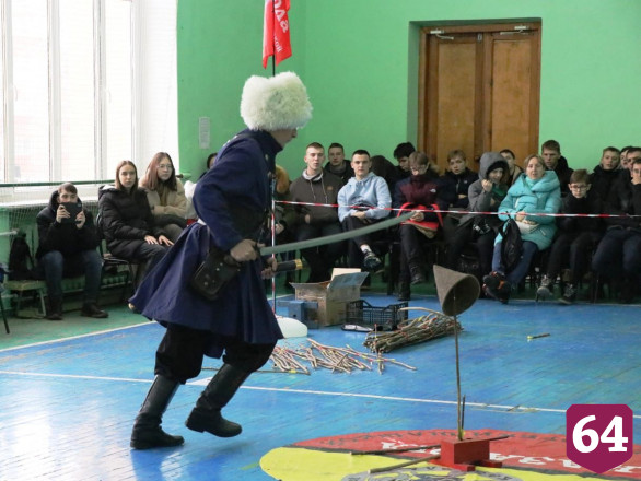 В Саратове казаки соревновались в рубке шашкой