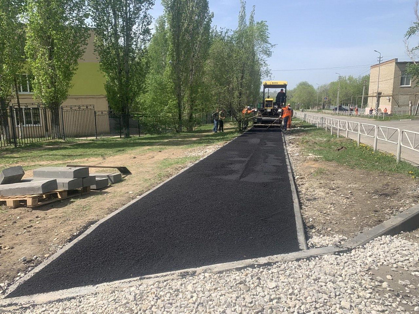 Жители Саратова пожаловались на нерасторопность строителей при ремонте тротуаров
