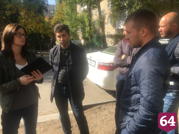 Чиновники заглянули в мусорные баки после жалоб саратовцев 