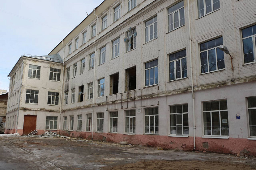 В Саратове сгоревшую школу отремонтируют к 1 сентября  