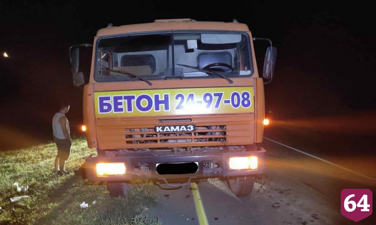 Сбитый иномаркой водитель бетономешалки умер по пути в больницу 