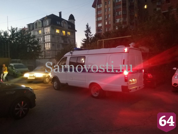В Саратове спасатели сняли компанию подростков с недостроя 