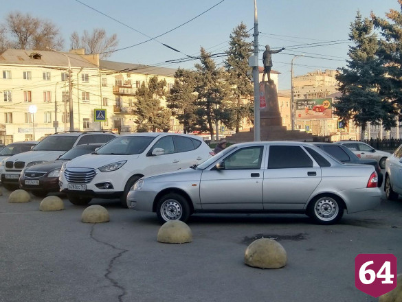 Радаев потребовал «максимально быстро» создать парковку у саратовского вокзала 