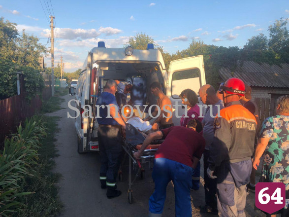 Житель Саратова упал с чердака и проткнул бедро трубой