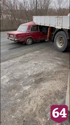 В Саратове пьяный водитель «Жигулей» влетел под автокран