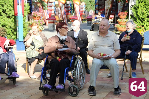 В Энгельсском доме-интернате отпраздновали Медовый Спас