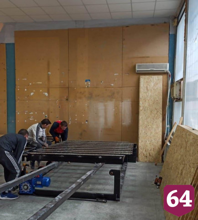 Для саратовских хоккеистов купили беговую дорожку с искусственным льдом