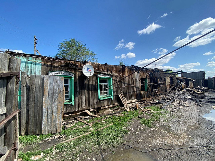 Пожар уничтожил деревянный дом под Саратовом 