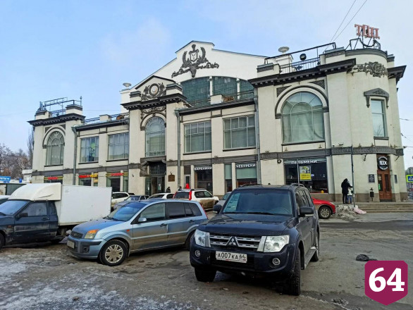 Блогера привлекли в Саратове цирк и старинная аптека
