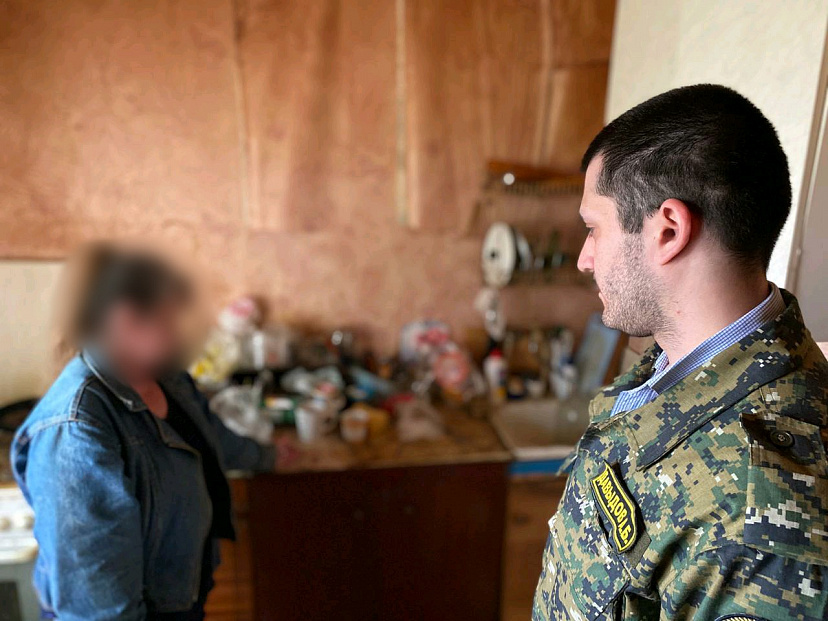Женщина на манекене показала, как убивала любовника 
