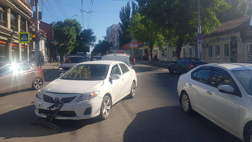 Автоледи попала в больницу после ДТП в центре Саратова