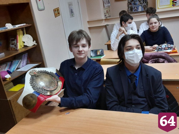 Саратовский чемпион мира по кикбоксингу проведет тренировку со школьниками