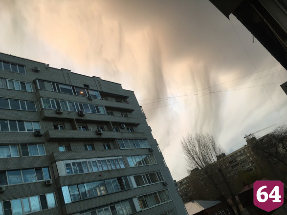 Жителей Саратова поразили странные облака над городом