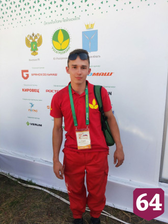 В Саратове победителя чемпионата по пахоте наградили трактором