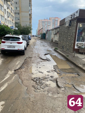 Саратовцы попросили отремонтировать разбитую дорогу в Юбилейном