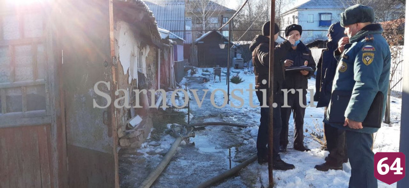 Под Саратовом в сгоревшем доме нашли тело пенсионерки