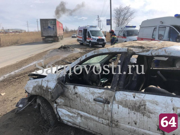 Автомобиль с 5-месячным ребенком опрокинулся на окраине Саратова 