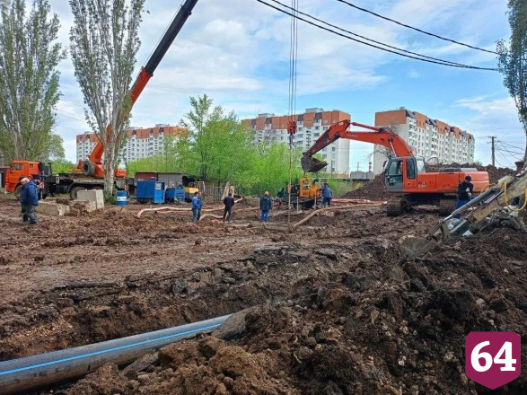 В Энгельсе продолжают противоаварийные работы на коллекторе