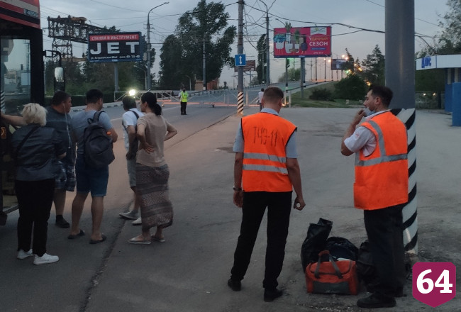 Саратовский мост полностью закрывали из-за подозрительной коробки