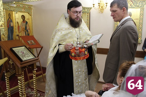 В Энгельсском доме-интернате обвенчали молодых супругов